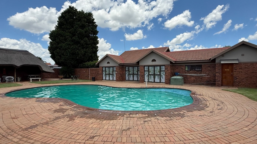 3 Bedroom Property for Sale in Flamwood North West